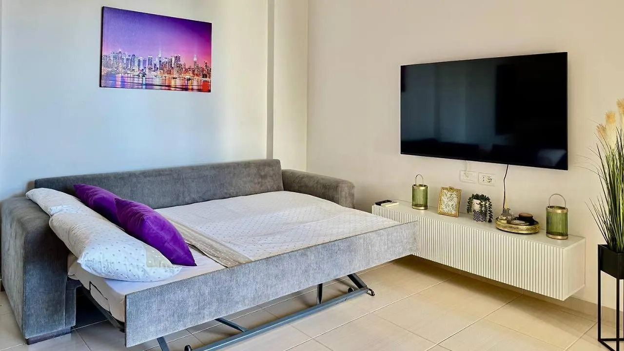 White Coast Apartment Sarandë 0*,